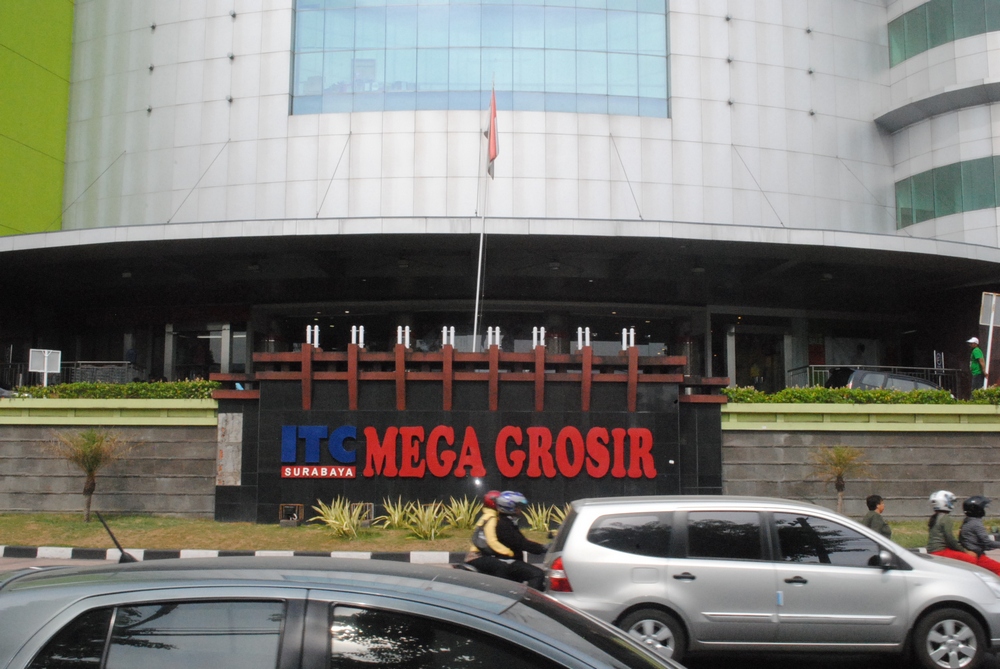 Wisata belanja di ITC mega grosir Surabaya Kapan saja 